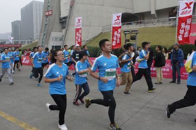 興旺寶明通旗參加杭州國際馬拉松_馬拉松_中國包裝印刷機械網