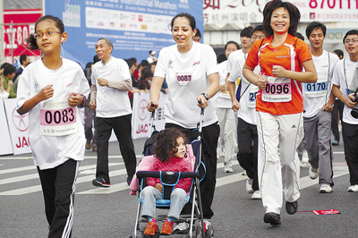 [轉貼]杭國際馬拉松賽 演繹跑步節日 【長三角】-凱迪社區