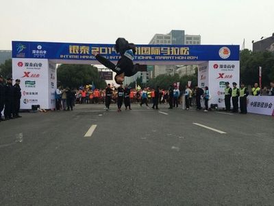 《忍者必須死2》跑酷團亂入杭州國際馬拉松