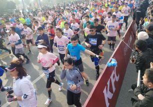 金雞湖國際半程馬拉松落幕 杭州小伙奪男子冠軍