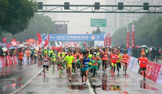 親歷杭州馬拉松:一場讓“黑戶”瘋狂的奔跑游戲