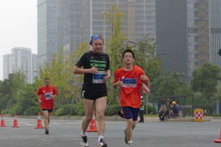 2011杭州國際馬拉松賽中抓拍的一些比較好玩的鏡頭