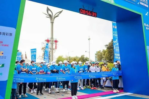 震驚 這場比賽中,選手一拳將領跑選手打倒在地